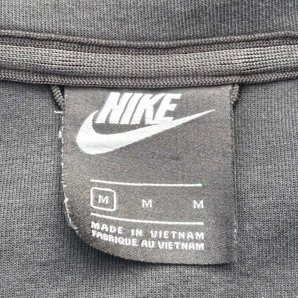 Nike Tech Fleece Hoodie in Black